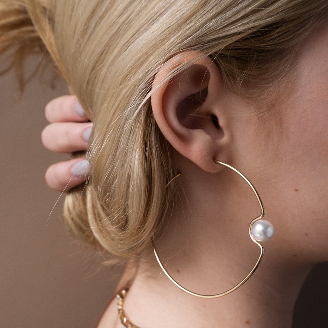 Imperfect hoop with pearl detail