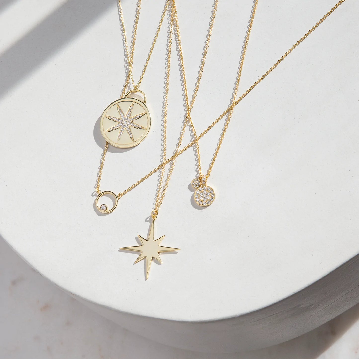 gold plated round 8-point star pendant necklace